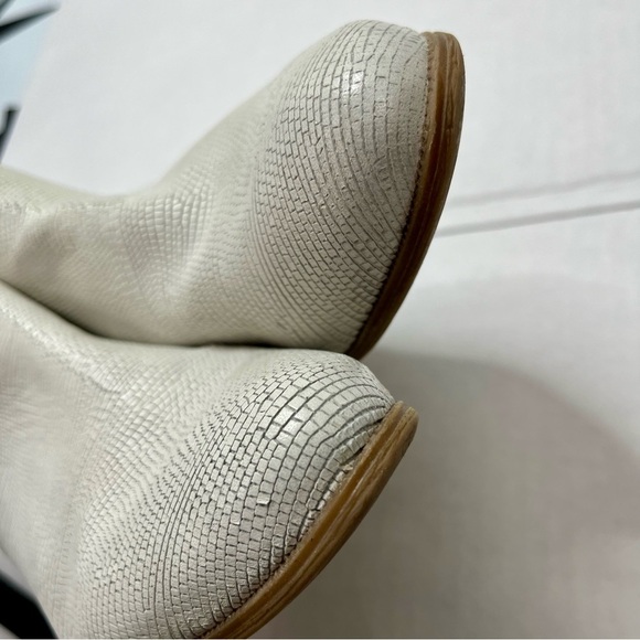 Eric Michaels Off White Reptile Ankle Boot - Picture 8 of 8